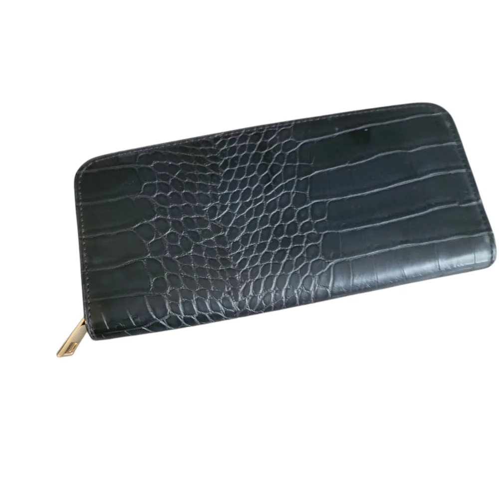 Black Crocodile-Embossed Women's Wallet